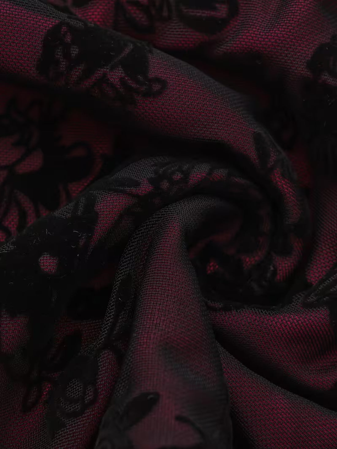 Bathilde — Caraco velours floqué bordeaux à croix
