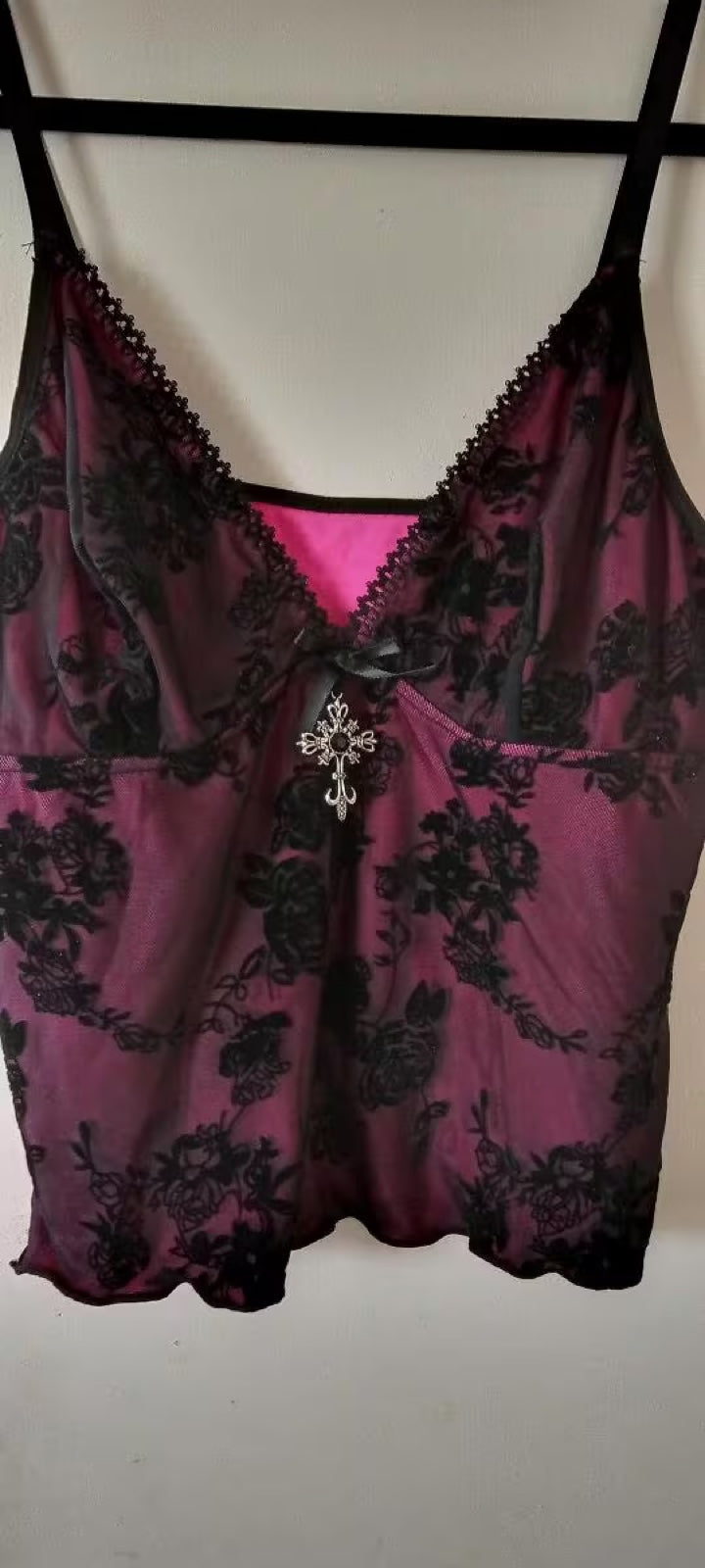Bathilde — Caraco velours floqué bordeaux à croix