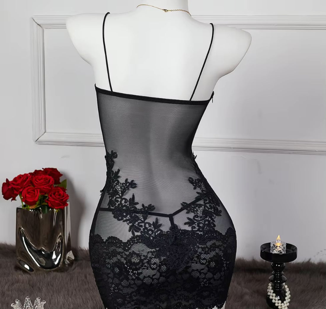 Lilou — Mini-robe en dentelle et tulle