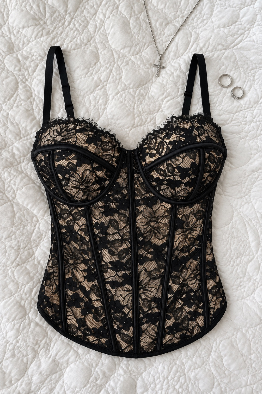 Belladone — Bustier en dentelle sur fond nude