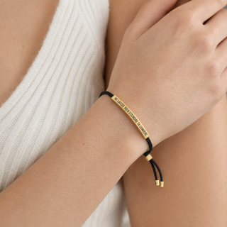 Bracelet Ne laisse rien éteindre ta lumière porté au poignet