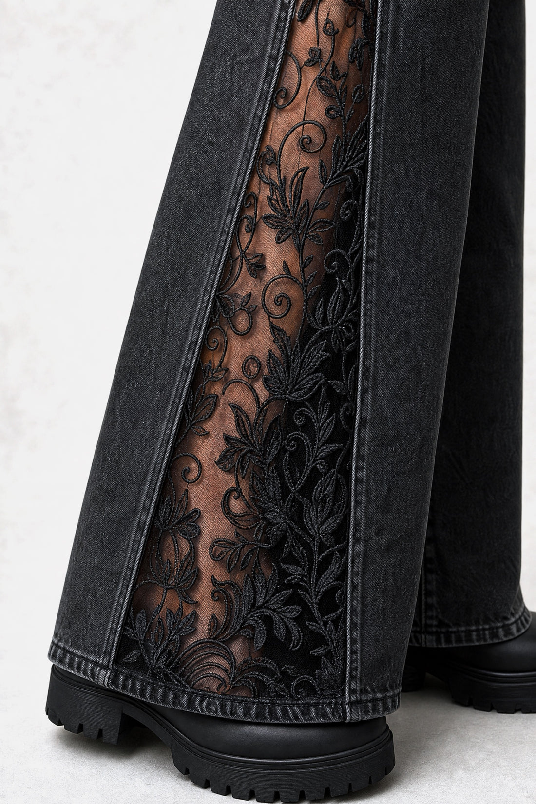 Lilith — Jean flare à dentelle