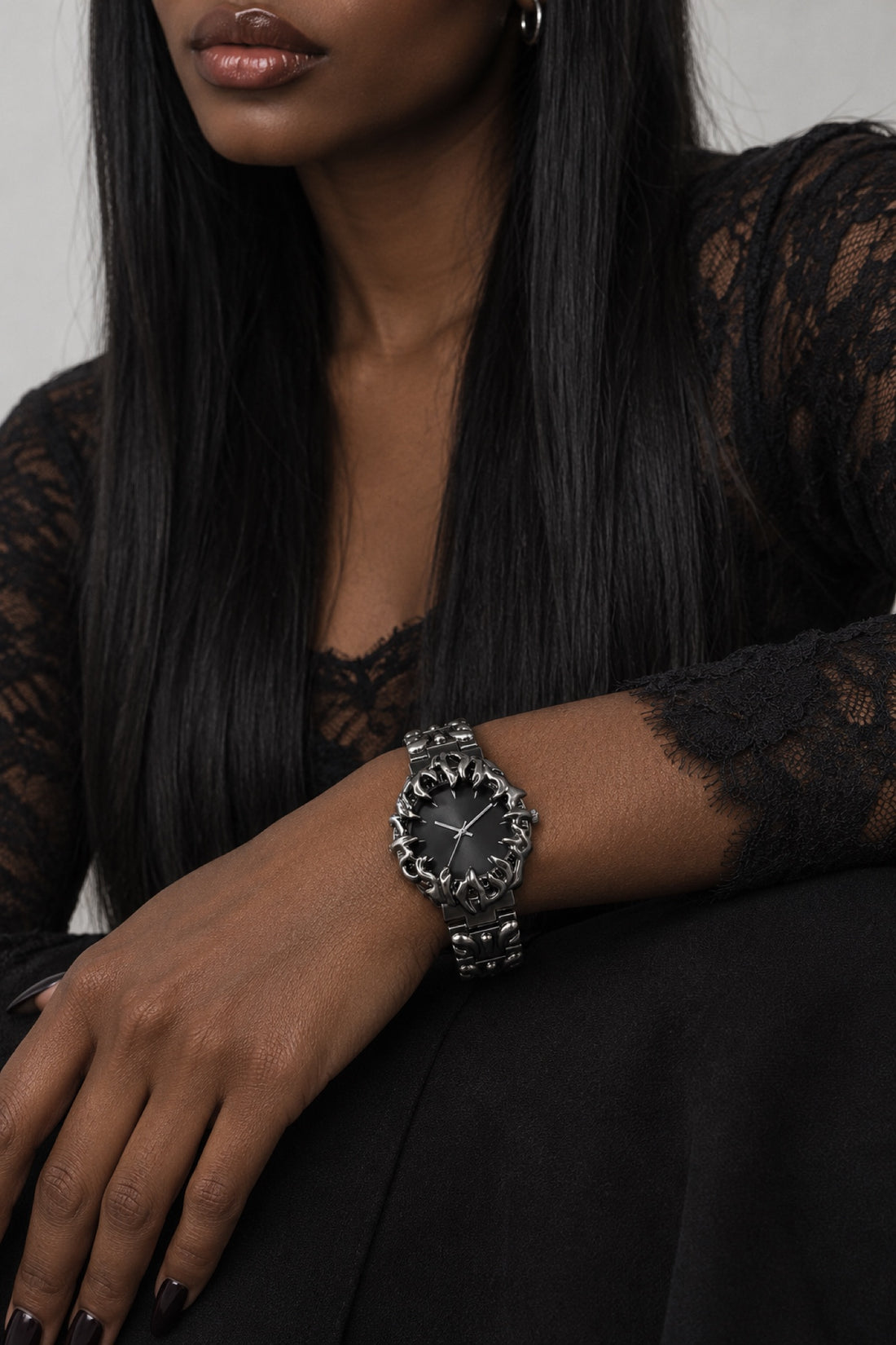 Minuit — Montre gothique cadran sculpté